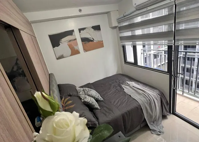 Modern With Balcony And Pool View Apartment Manila