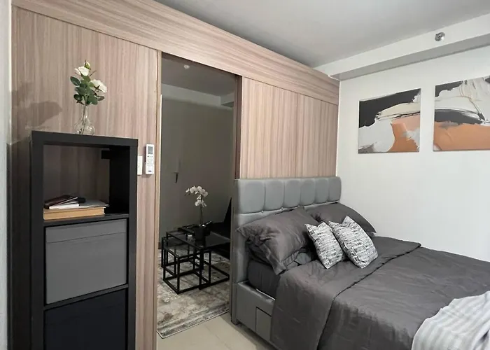 Apartment Modern With Balcony And Pool View Manila