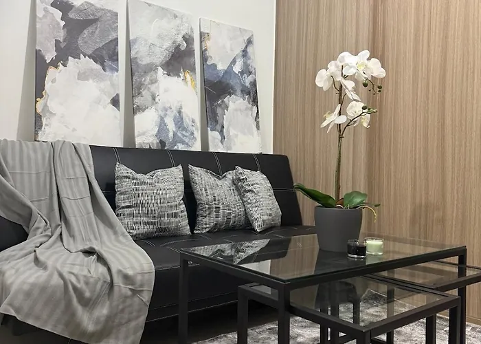 Apartment Modern With Balcony And Pool View Manila